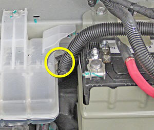 Mounting - Air Conditioning Compressor (Remove and Replace)