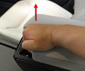 Armrest Pads - Center Console - 1st Row (Remove and Replace)