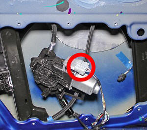 Window Motor/Regulator Assembly - Rear - LH (Remove and Replace)