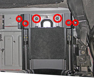 Seat Assembly - 2nd Row - Center (Remove and Replace)